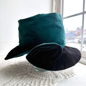 Vintage Y2K Emerald velvet bucket hat 💚 sculptural coquette avant garde cap